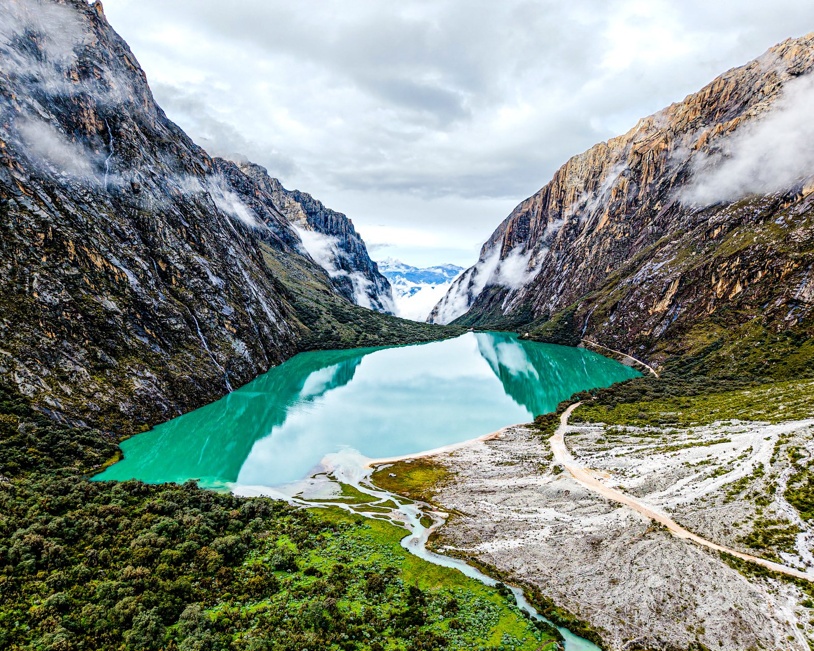 LAGUNA DE LLANGANUCO PERU CAMPS